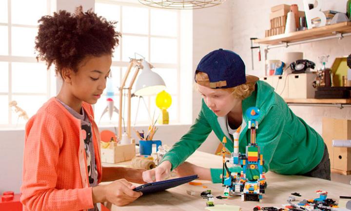 Lego's New Boost Kit Lets You Program Your Own Robot Lego's New Boost Kit Lets You Program Your Own Robot