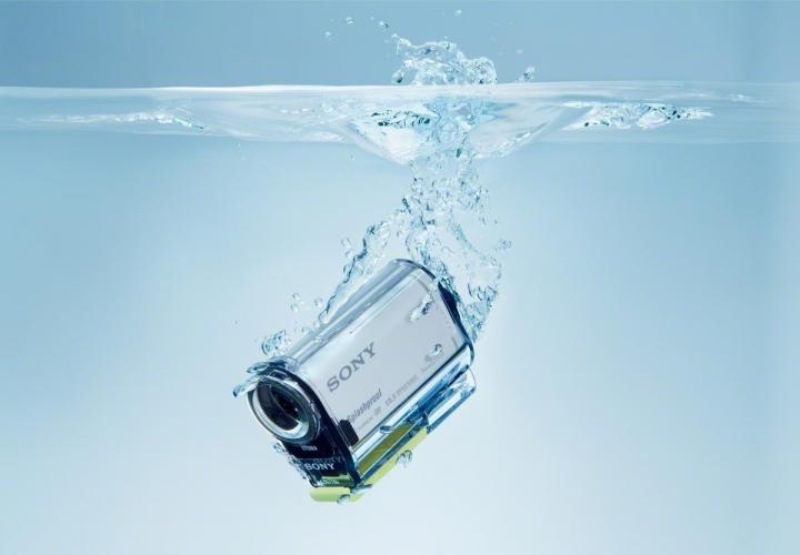 action camera in water